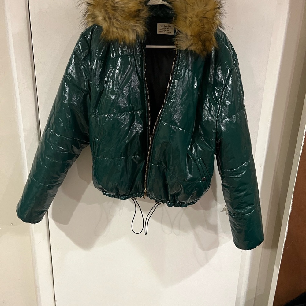 Woman’s Fashion Group Green Shiny Puffy Fur Hooded XL Jacket